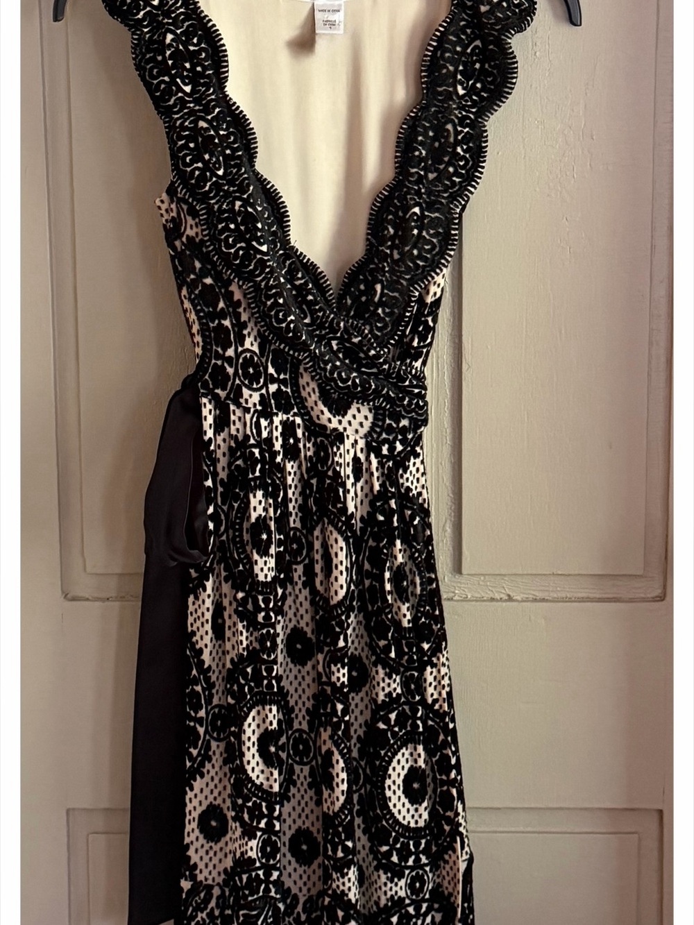 Diane von Furstenberg CANESTRI Wrap Black Beige Lace A-Line Dress sz 4 BEAUTIFUL